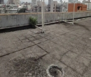 如何使用屋顶漏水的材料呢